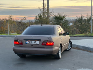 Mercedes E-Class foto 2