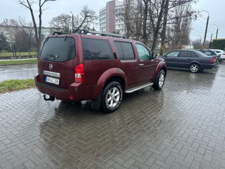 Nissan Pathfinder foto 4