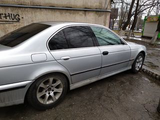 BMW 5 Series foto 2