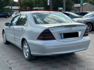 Mercedes C-Class foto 4