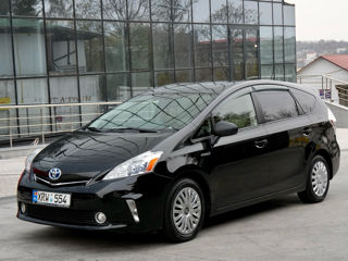 Toyota Prius v foto 4