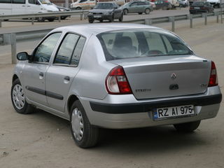 Renault Clio Symbol foto 2