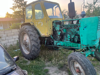 Tractor in stare de lucru. foto 2