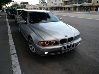 BMW 5 Series foto 1