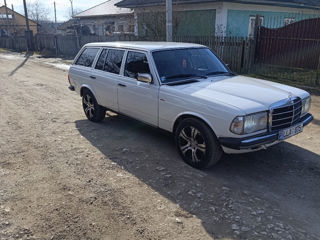 Mercedes Series (W123), 1980 г.