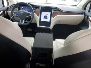 Tesla Model X foto 8