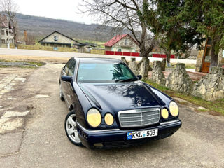 Mercedes E-Class foto 2