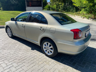 Toyota Avensis foto 3