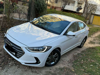 Hyundai Elantra foto 3