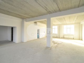 Spațiu comercial în centru orașului, 136 mp,  87000 € ! foto 5