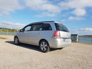 Opel Zafira foto 2