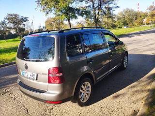 Volkswagen Touran foto 3