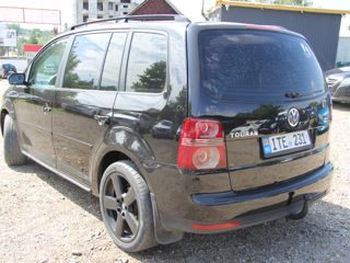 Volkswagen Touran foto 4