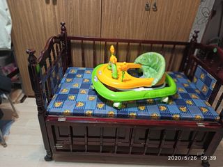 Продам ходунок и детскую кроватку foto 2