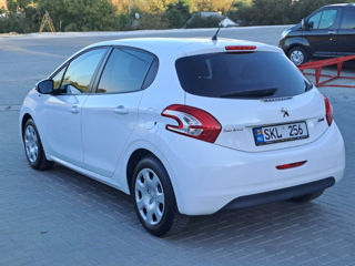 Peugeot 208 foto 4