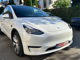 Tesla Model Y foto 5