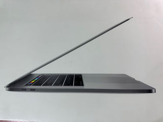 MacBook Pro 15 (2016) foto 1