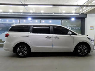 KIA Carnival foto 2