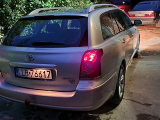 Toyota Avensis foto 4