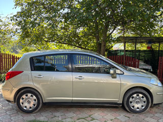 Nissan Tiida foto 4