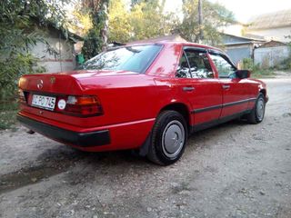 Mercedes Series (W124) foto 4