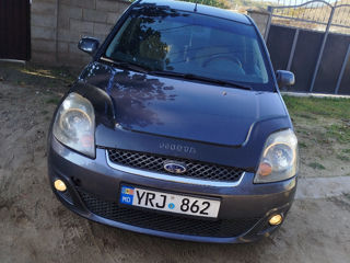 Ford Fiesta foto 3