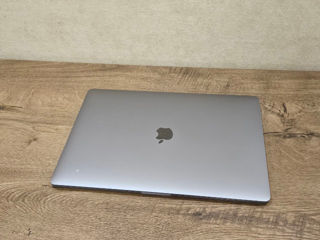 Apple MacBook Pro 15 2018 (i7/16Gb/256Gb/Radeon 555X 4Gb/4 часа) foto 4