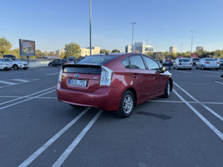 Prius 30 liber spre chirie foto 10