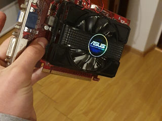 AMD Radeon HD6670 foto 2