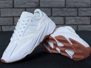 Adidas Yeezy Boost 700 White Unisex foto 6