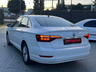 Volkswagen Jetta foto 4