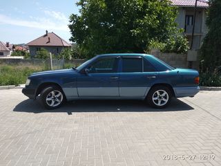 Mercedes Series (W124) foto 1