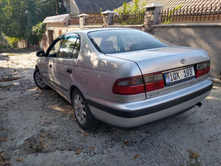 Toyota Carina foto 1