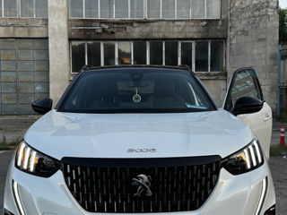 Peugeot 2008 foto 1