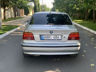 BMW 5 Series foto 5