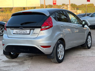 Ford Fiesta foto 8