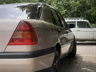 Mercedes C-Class foto 4