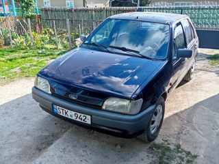 Ford Fiesta foto 5