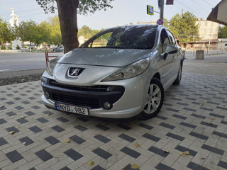 Peugeot 207 foto 1