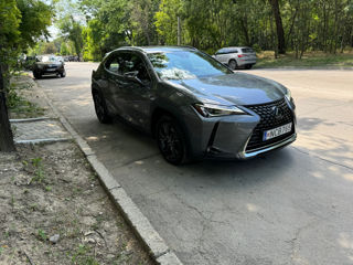 Lexus UX foto 2