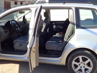 Volkswagen Touran foto 4