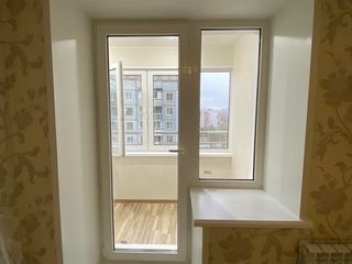 Închidere balcon apartament etaj 4 / 5 cu acoperis tip termopan sandwich și tamplarie pvc ... foto 2