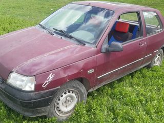 Renault Clio 1,    2   piese foto 2