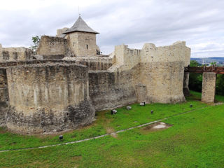 Экскурсия в Сучаву(крепость)+Рaдaуци(зоопарк+монастырь Богдана)-1100 лей/1 чел. 1 день,