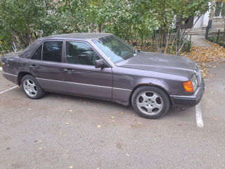 Mercedes Series (W124) foto 2