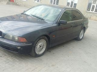 BMW 5 Series foto 1