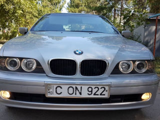 BMW 5 Series foto 2