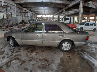 Mercedes Series (W124) foto 1