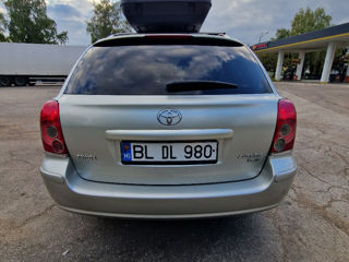 Toyota Avensis foto 3