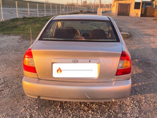 Hyundai Accent foto 3